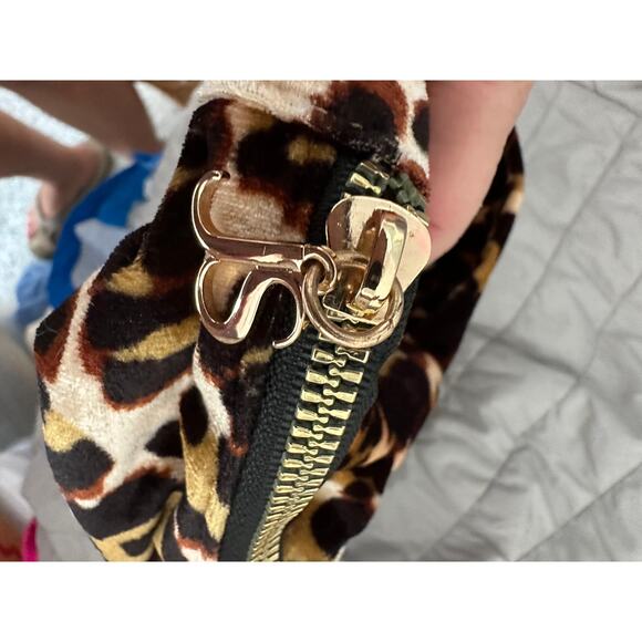 JS by Jessica Simpson Cheetah Print Jewelry Case 6" x 6" Zipper Case - Picture 4 of 10